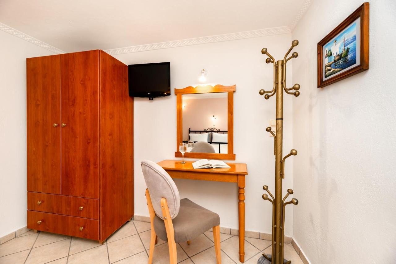 Villa By Hotel Thira Fira  Esterno foto